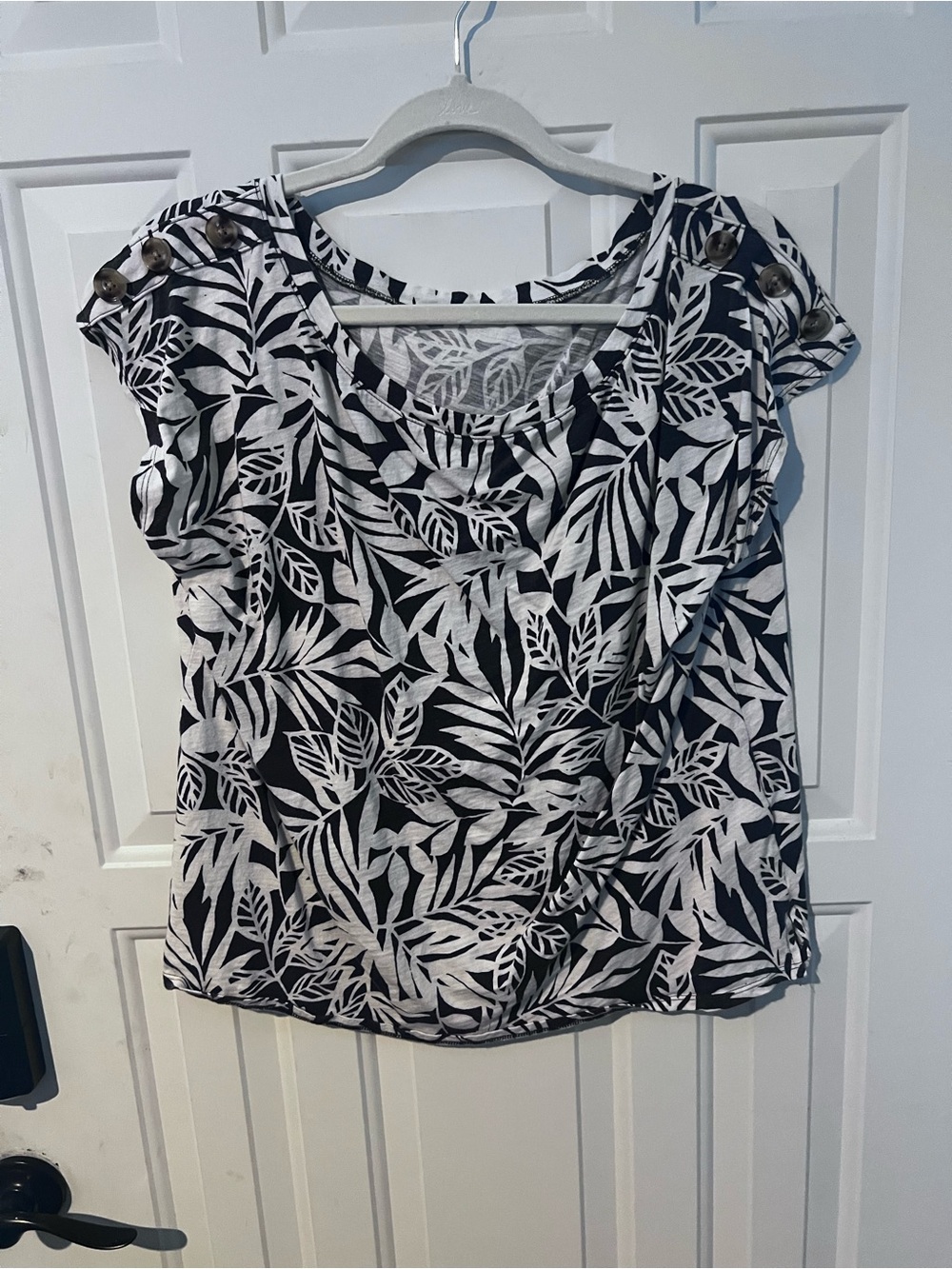 LOFT Black and White Leaf Print Short Sleeve Top